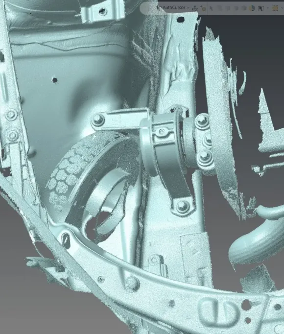 Ein grob gescannter Motorraum eines Autos, um eine Rohrkonstruktion zu erstellen. Die Scan-Daten dienen als Grundlage für die Entwicklung eines maßgeschneiderten Rohrrahmens.
